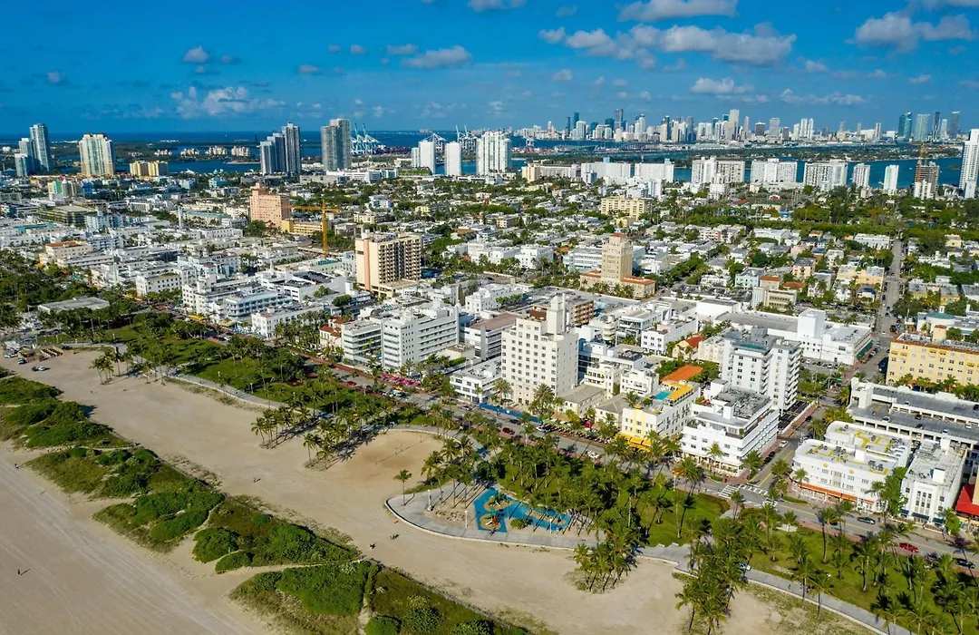 Leslie Hotel Ocean Drive-1